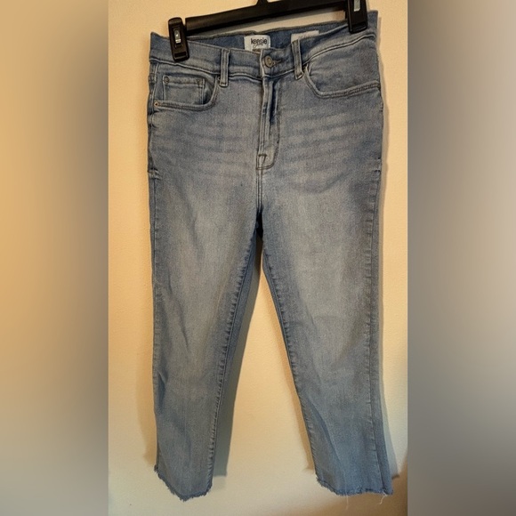 Kensie Women's 6/28 Distressed & Faded  Blue Denim Jeans V Cut Ankle - Picture 1 of 10
